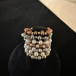 Set of 7 stretch bead rings in perfect condition